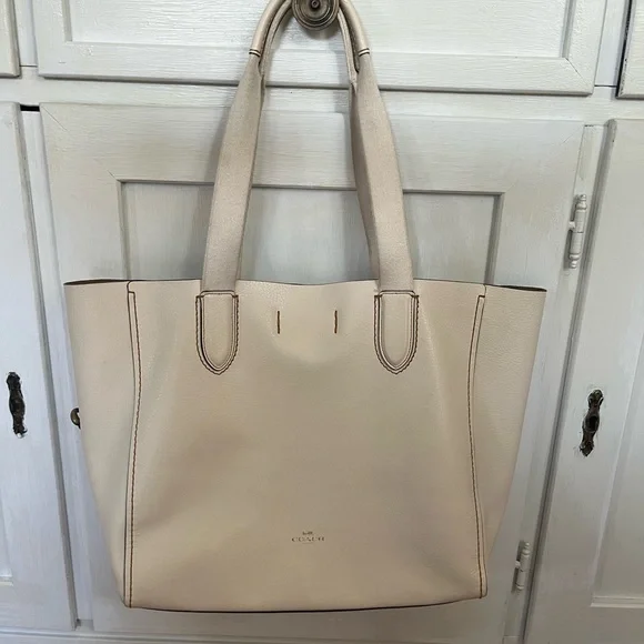 Coach tote-GUC and so cute! - Picture 3 of 5